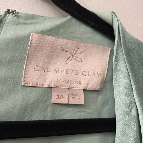 Gal Meets Glam Light Green Midi A-line Dress - size 16- Vneck - short sleeve - Picture 2 of 6